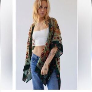 Stunning emerald floral burnout Rayon velvet kimono overlay top O/s nwot ruana